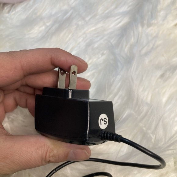 OEM Samsung ATADS10JBE 5.0V 0.7A AC Travel Charger Power Adapter Cable Cord Plug - Picture 6 of 7